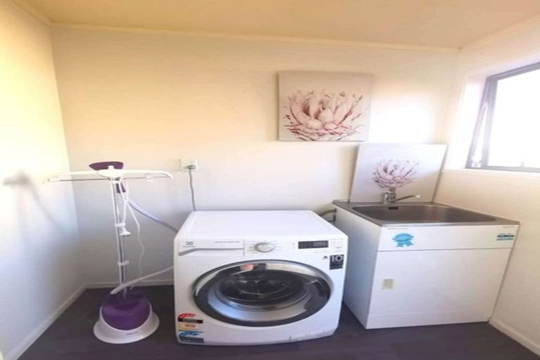 Photo of property in 10 Granville Drive, Massey, Auckland, 0614