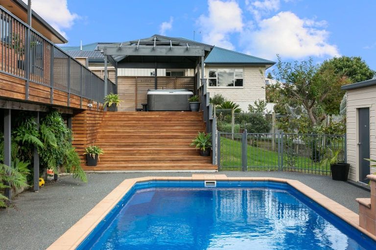 Photo of property in 18 Parkview Place, Riverdale, Gisborne, 4010