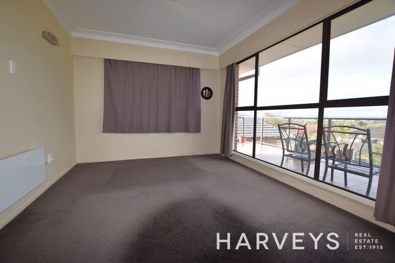 Photo of property in 52 Tiroroa Avenue, Te Atatu South, Auckland, 0610