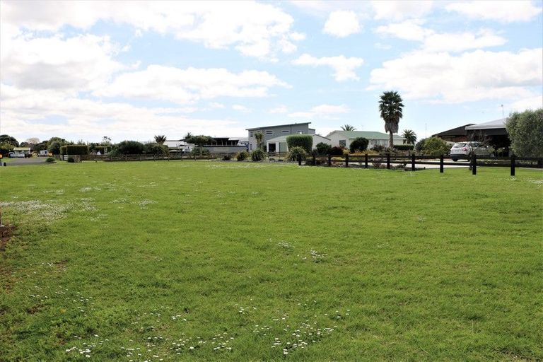 Photo of property in 16 Mylindas Road, Whakatiwai, Miranda, 2473