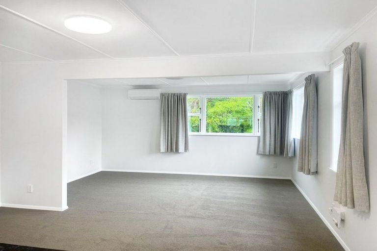 Photo of property in 31 Pinehaven Road, Pinehaven, Upper Hutt, 5019