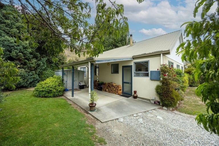 Photo of property in 5b Larch Place, Wanaka, 9305