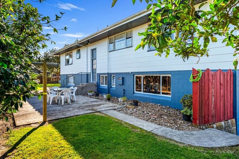 Photo of property in 12 Banks Street, Tolaga Bay, 4077