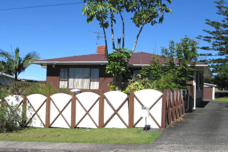 Photo of property in 7 Divich Avenue, Te Atatu South, Auckland, 0610