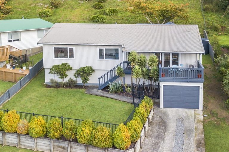 Photo of property in 70 Fyvie Avenue, Tawa, Wellington, 5028