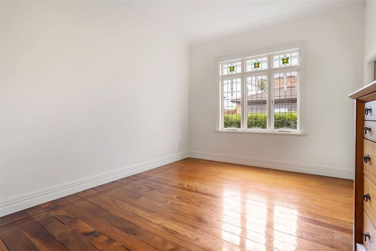 Photo of property in 21 Farquhar Road, Glendene, Auckland, 0602