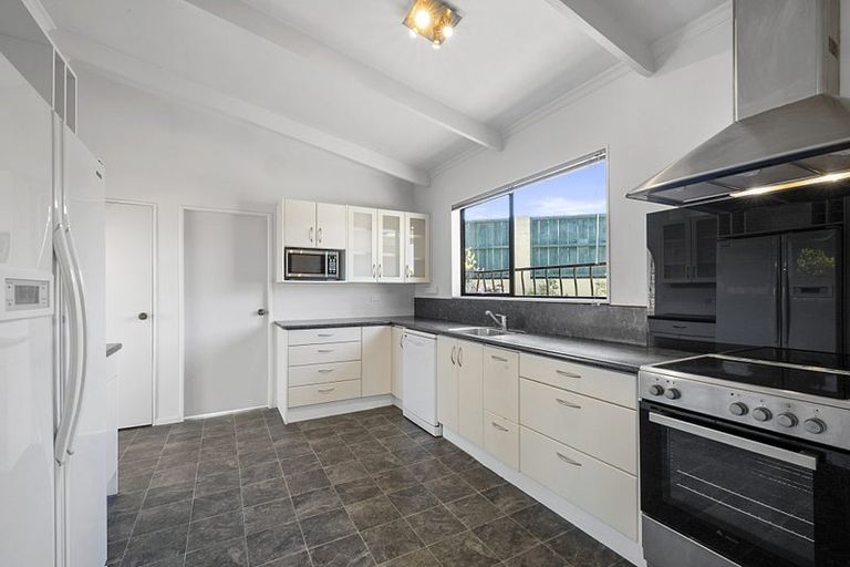 Photo of property in 18 Norwich Avenue, Spotswood, New Plymouth, 4310