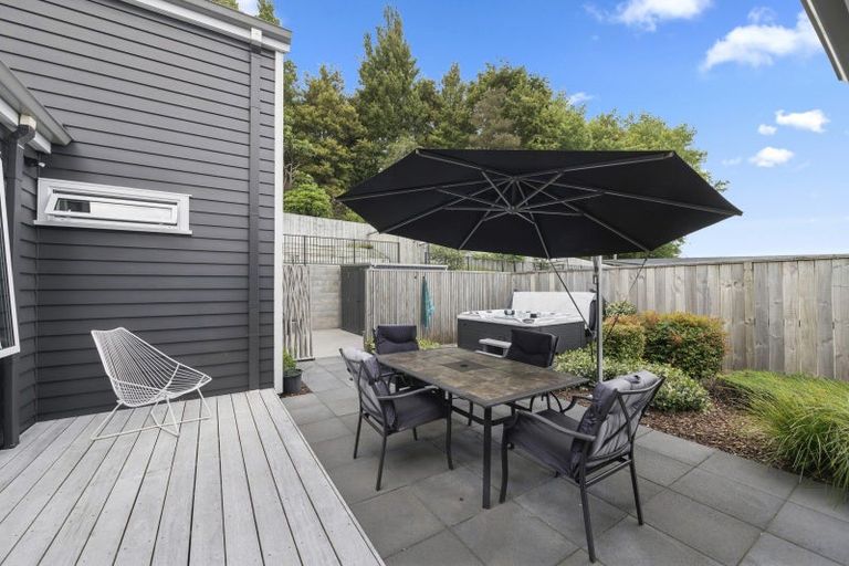 Photo of property in 5 Azalea Lane, Waipahihi, Taupo, 3330