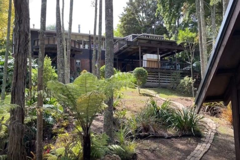 Photo of property in 69 Pupuke Road, Birkenhead, Auckland, 0627