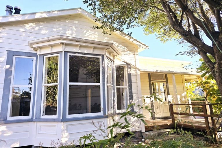 Photo of property in 125 Wellington Street, Picton, 7220