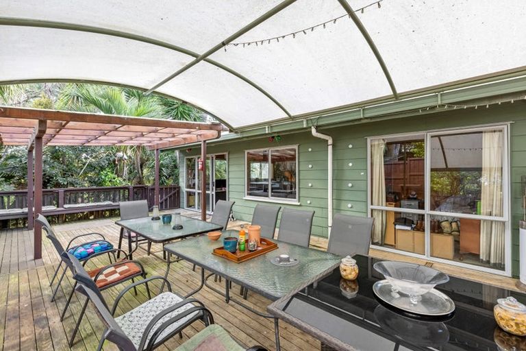 Photo of property in 46 Easton Park Parade, Glenfield, Auckland, 0629