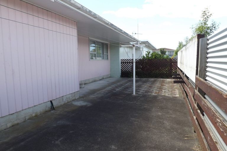 Photo of property in 2/17 Bowling Road, Greenmeadows, Napier, 4112