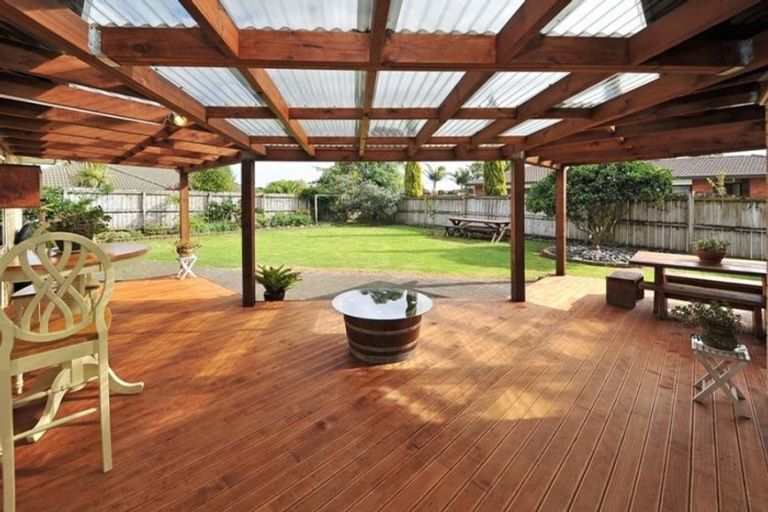 Photo of property in 12 Linicro Place, Wattle Downs, Auckland, 2103