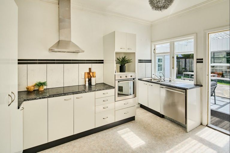 Photo of property in 10 Bentinck Street, Wallaceville, Upper Hutt, 5018