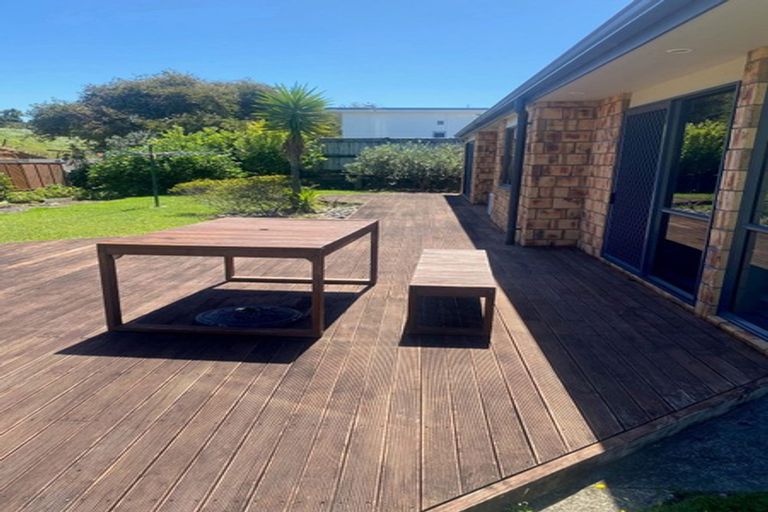 Photo of property in 5 Montrose Place, Highlands Park, New Plymouth, 4312