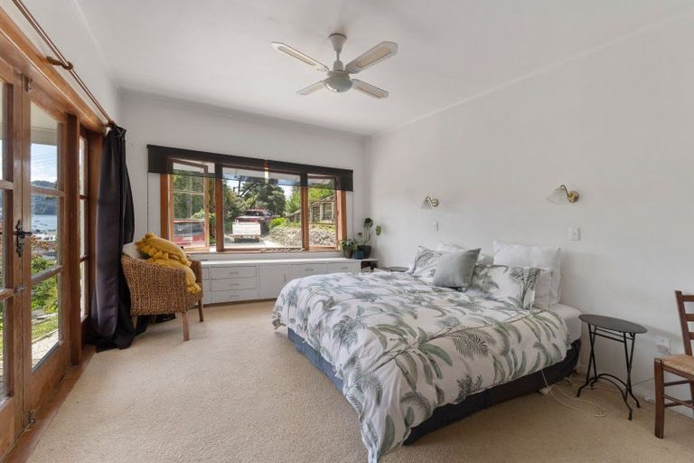 Photo of property in 14 Broadway, Picton, 7220