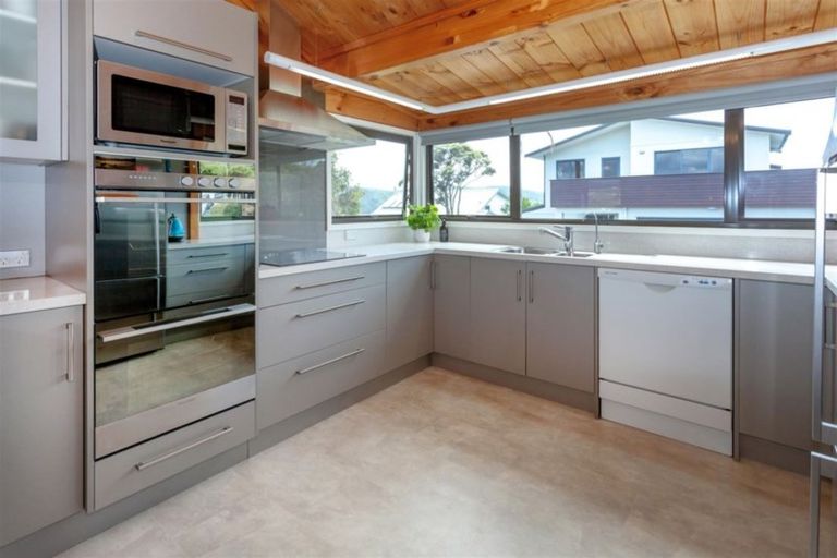 Photo of property in 136 Tirohanga Drive, Whangamata, 3620