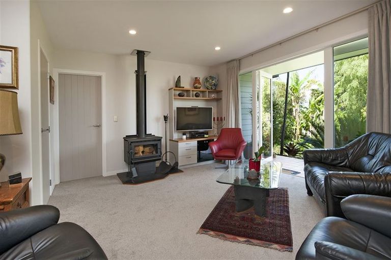 Photo of property in 11 Chapel Street, Russell, 0202