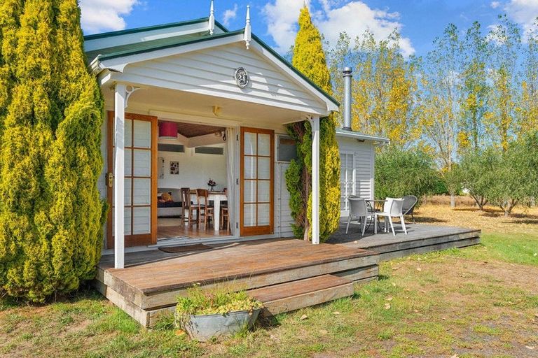 Photo of property in 7 Hawkins Drive, Martinborough, 5711