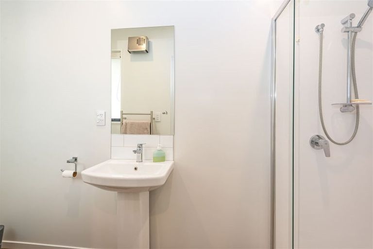 Photo of property in 86 Avondale Road, Avondale, Christchurch, 8061