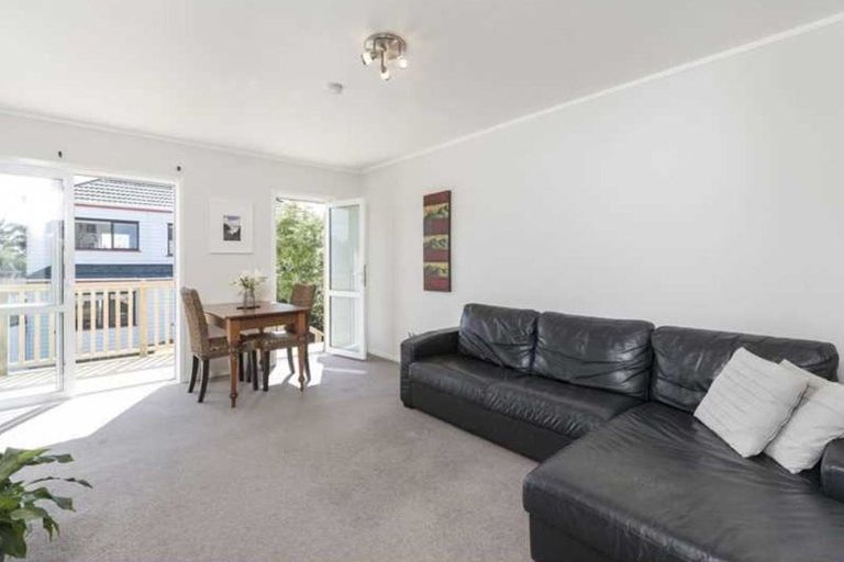 Photo of property in 44 Sungrove Rise, Sunnyvale, Auckland, 0612