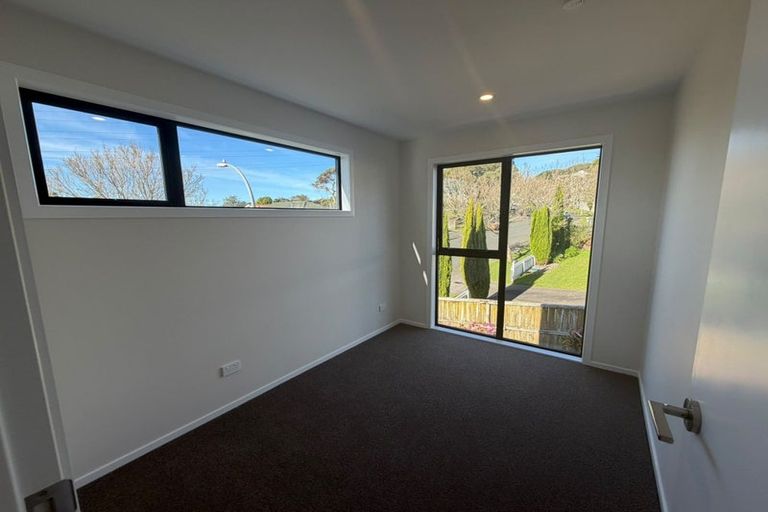 Photo of property in 27 Meadowood Drive, Unsworth Heights, Auckland, 0632