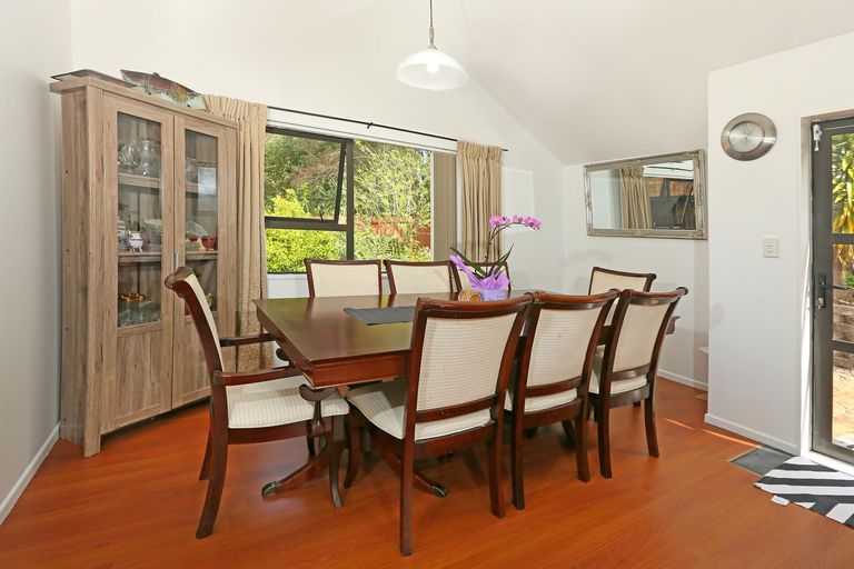Photo of property in 8 Chardonnay Rise, Henderson, Auckland, 0612