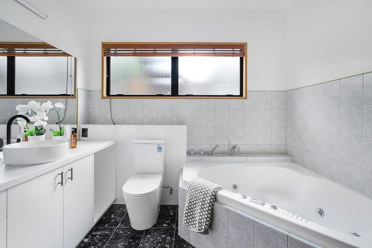 Photo of property in 1 Harrowfield Drive, Harrowfield, Hamilton, 3210