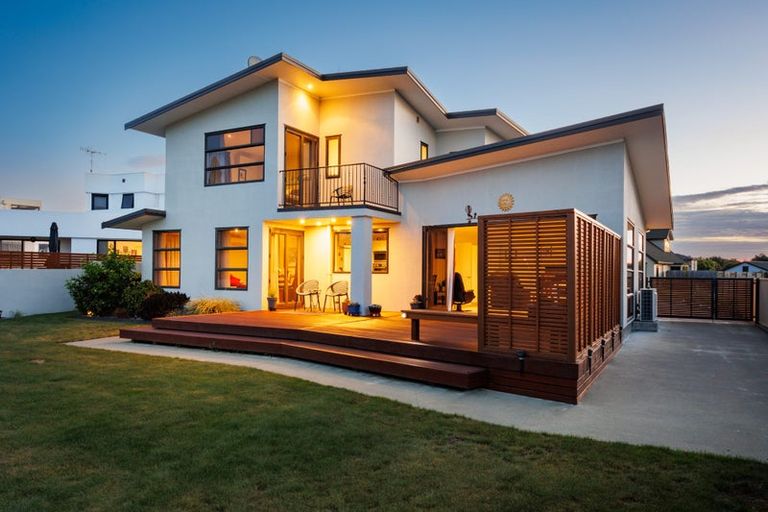 Photo of property in 27 Ruapehu Drive, Fitzherbert, Palmerston North, 4410