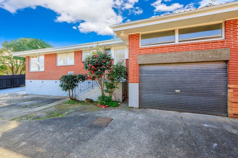 Photo of property in 1/251 Forrest Hill Road, Forrest Hill, Auckland, 0620