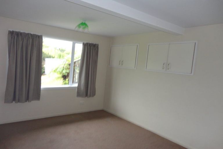 Photo of property in 80 Taylor Terrace, Tawa, Wellington, 5028