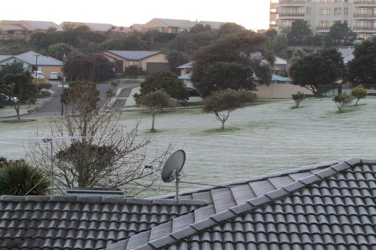 Photo of property in 6/14 Fields Parade, Oteha, Auckland, 0632