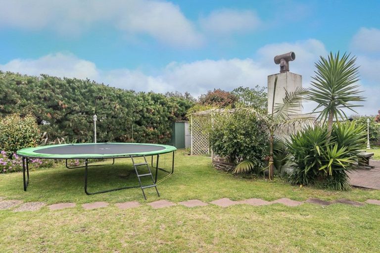 Photo of property in 29 Frimley Terrace, Waikanae Beach, Waikanae, 5036