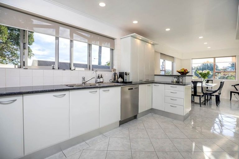 Photo of property in 12 Green Lane East, Pukekohe, 2120