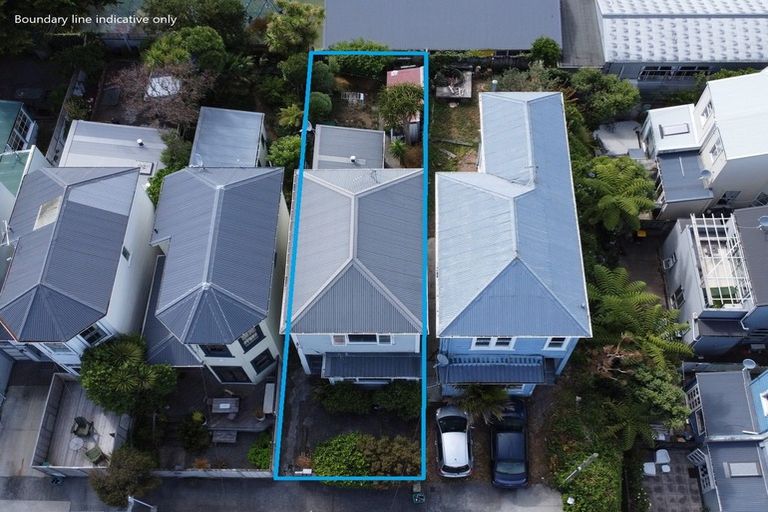 Photo of property in 12 Edge Hill, Mount Victoria, Wellington, 6011