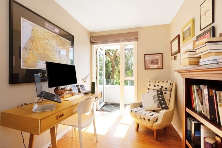 Photo of property in 47 Rona Street, Eastbourne, Lower Hutt, 5013