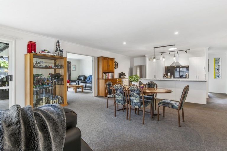 Photo of property in 5 Hamon Place, Pukehangi, Rotorua, 3015