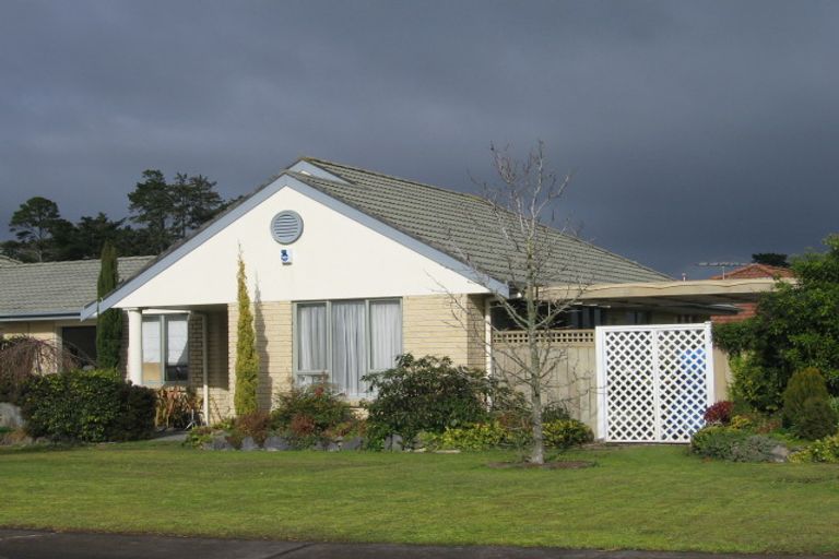 Photo of property in 25 Fernbrook Close, Burswood, Auckland, 2013