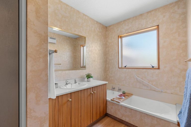 Photo of property in 144 Withells Road, Avonhead, Christchurch, 8042