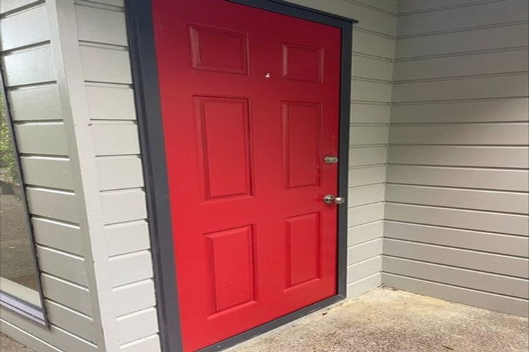 Photo of property in 34b Kiteroa Terrace, Rothesay Bay, Auckland, 0630