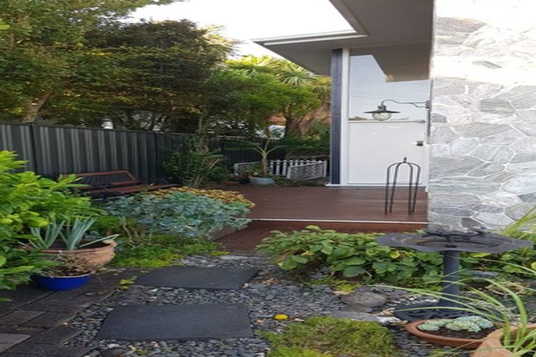Photo of property in 132 Exmouth Road, Northcote, Auckland, 0627