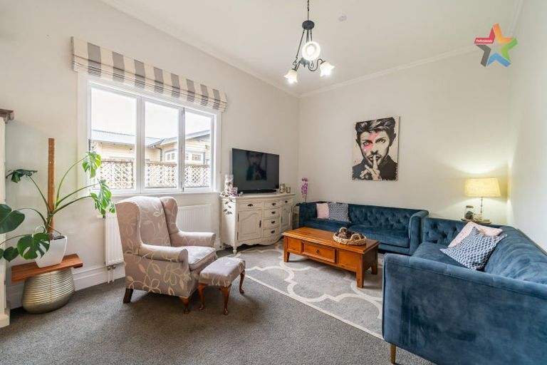 Photo of property in 32 Riddlers Crescent, Petone, Lower Hutt, 5012