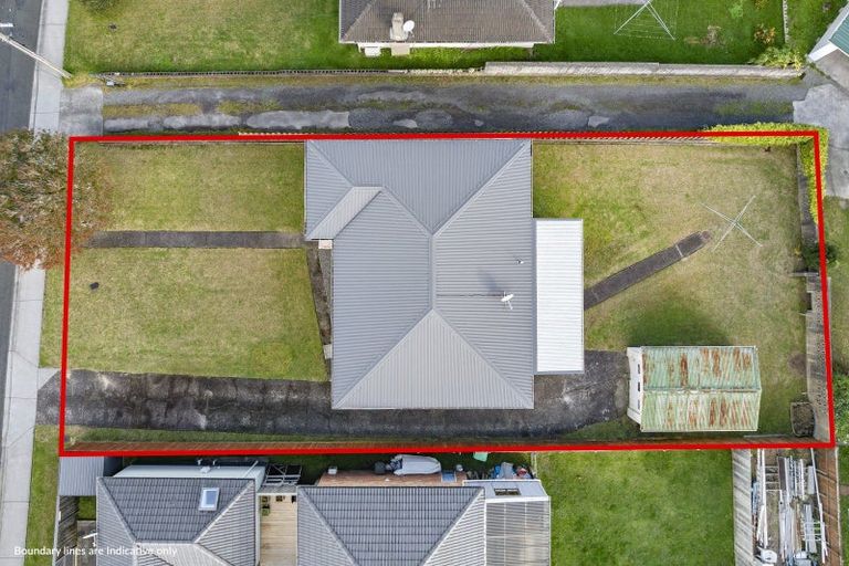Photo of property in 21 Taupo Street, Green Bay, Auckland, 0604