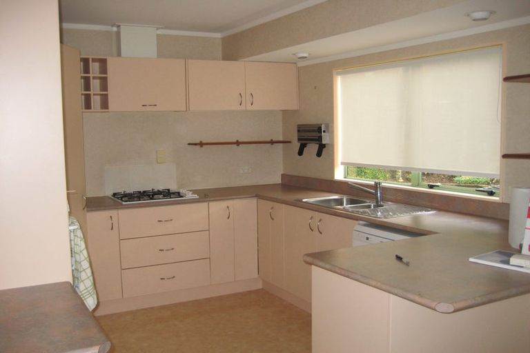 Photo of property in 16 Garcia Place, West Harbour, Auckland, 0618