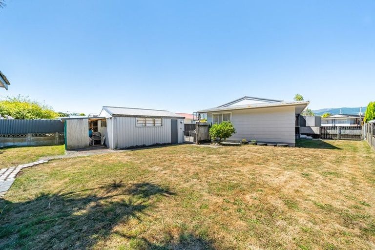 Photo of property in 47 Hartford Crescent, Totara Park, Upper Hutt, 5018