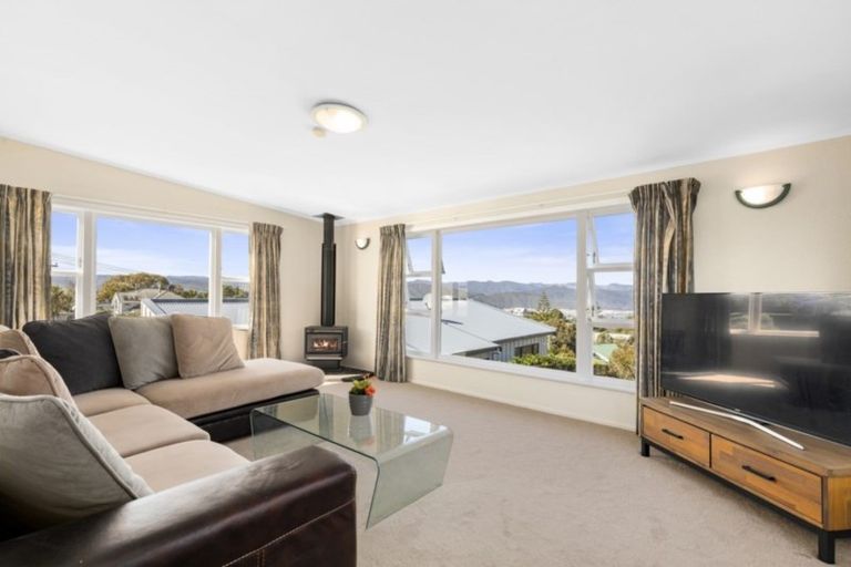 Photo of property in 206b Miromiro Road, Normandale, Lower Hutt, 5010