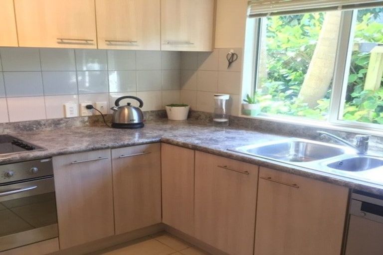 Photo of property in 3/4a Corrella Road, Belmont, Auckland, 0622