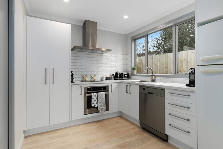 Photo of property in 2/2 Mahana Place, Raglan, 3225