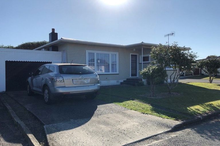 Photo of property in 8 Windsor Place, Levin, 5510