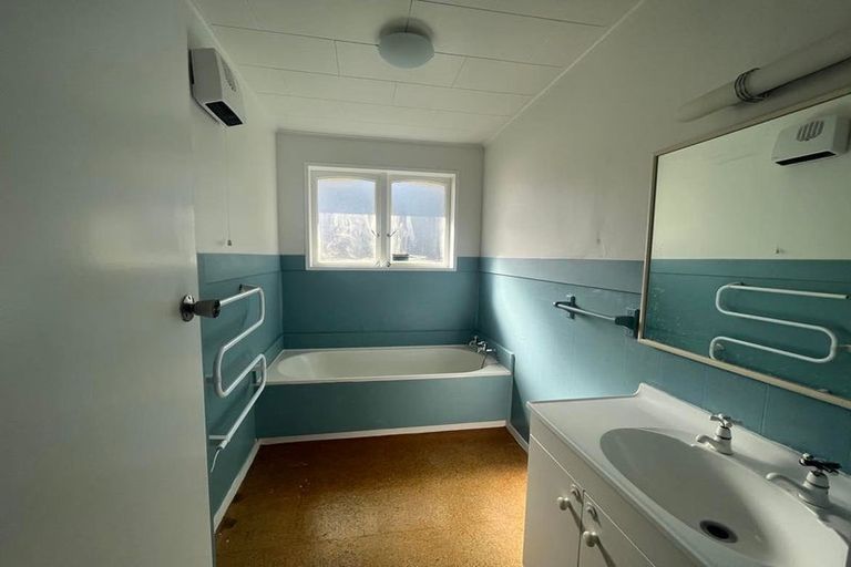 Photo of property in 13 Timaru Grove, Kelson, Lower Hutt, 5010